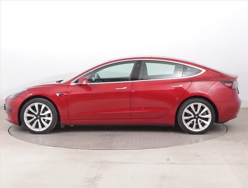 Tesla Model 3 (2020) Std Range Plus 52kWh, SoH 85% - fotka 3 z 23