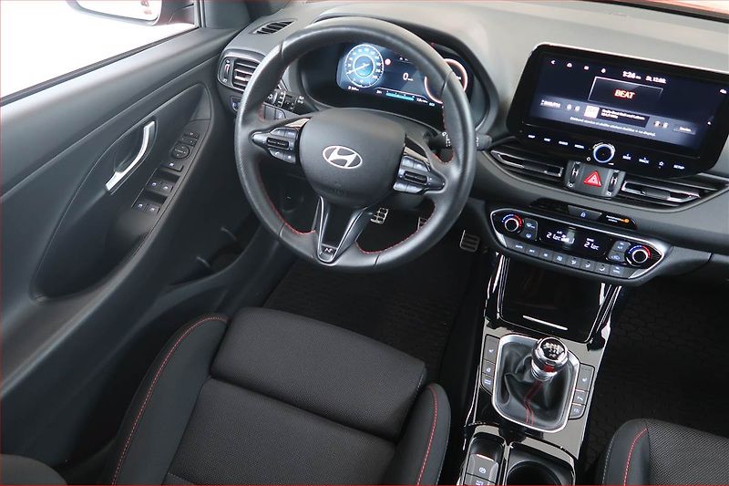 Hyundai i30 (2024) N-Line 1.5 T-GDI MHEV 48V - fotka 7 z 12