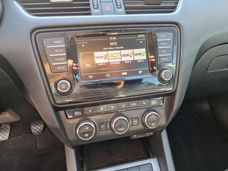 Škoda Octavia 1,6TDI JOY 81KW - fotka 14 z 16