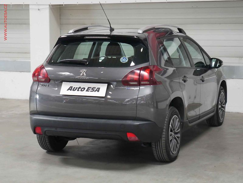 Peugeot 2008 (2017) 1.2 PT, 2.maj,ČR, servis - fotka 6 z 17