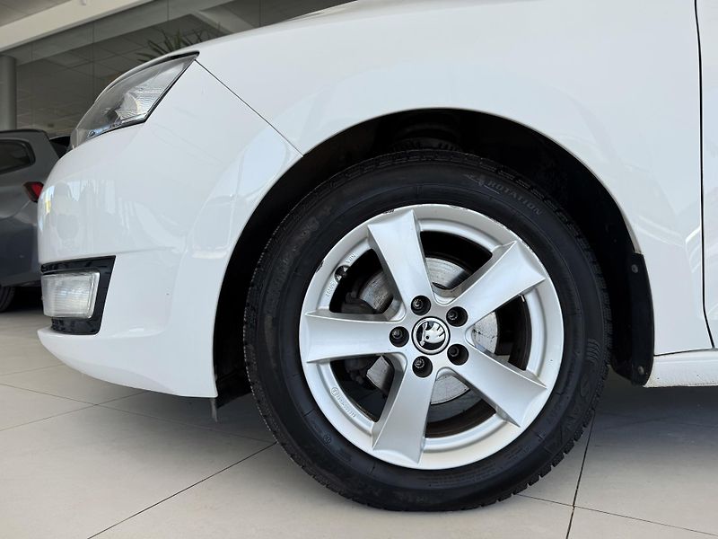 Škoda Rapid 1,4TDI Ambition Plus*TopStav - fotka 28 z 29