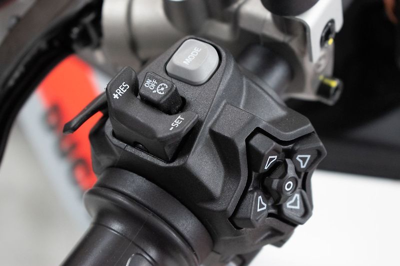 Ducati V2 SP*ÖHLINS*BREMBO*1.MAJ*DPH - fotka 12 z 27