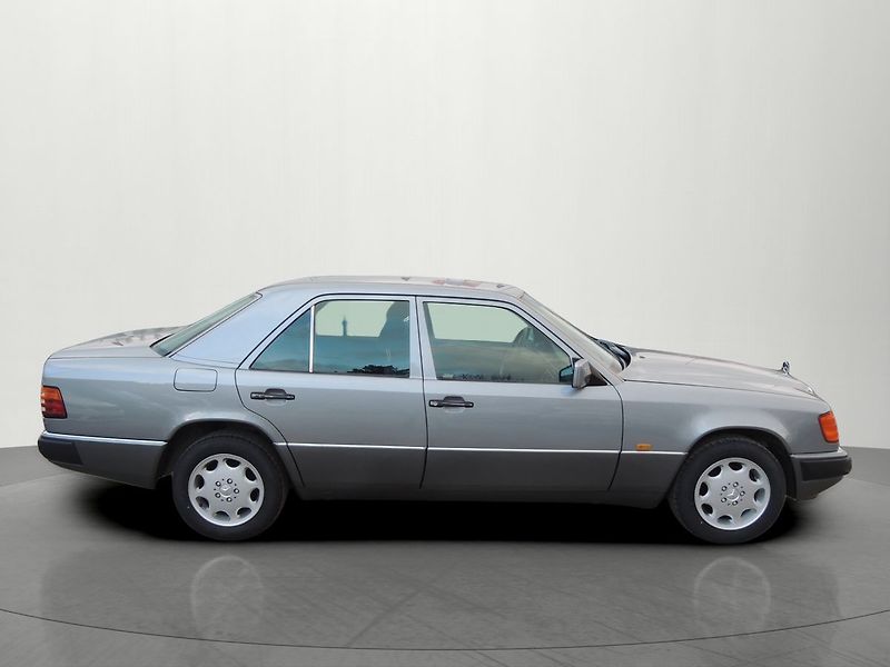 Mercedes-Benz Třídy E 124 300E 4Matic Automat - fotka 5 z 20