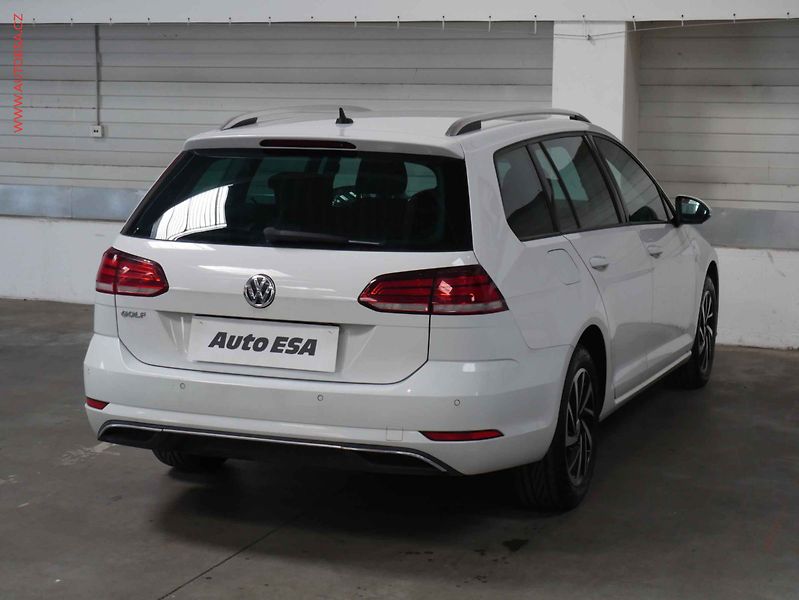 Volkswagen Golf (2019) 2.0TDi, DSG - fotka 6 z 20