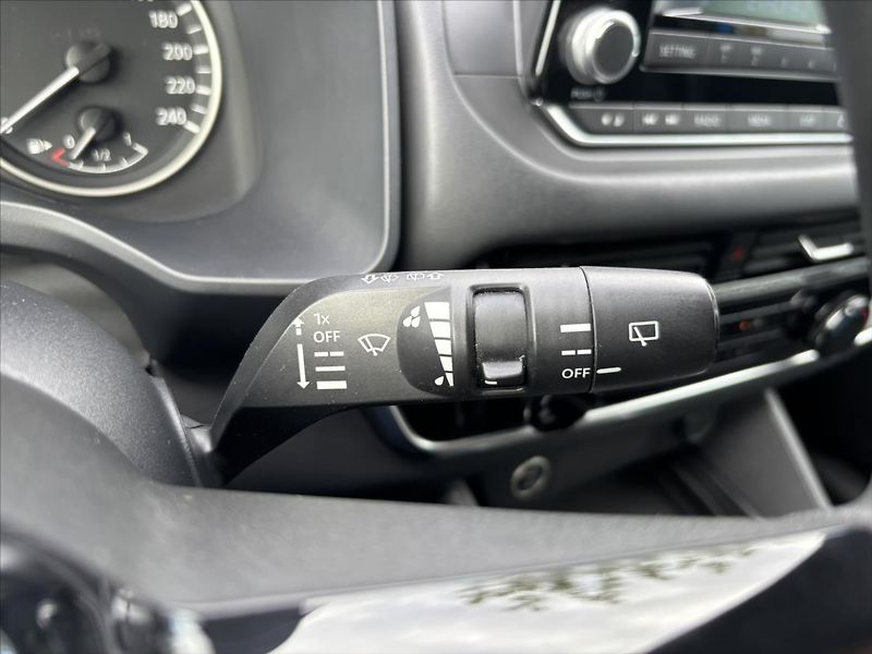 Nissan Qashqai 1,3 DIG-T Visia PLNÝ SERVIS - fotka 27 z 39