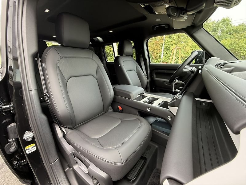 Land Rover Defender (2026) 3,0 S D200 - fotka 12 z 23