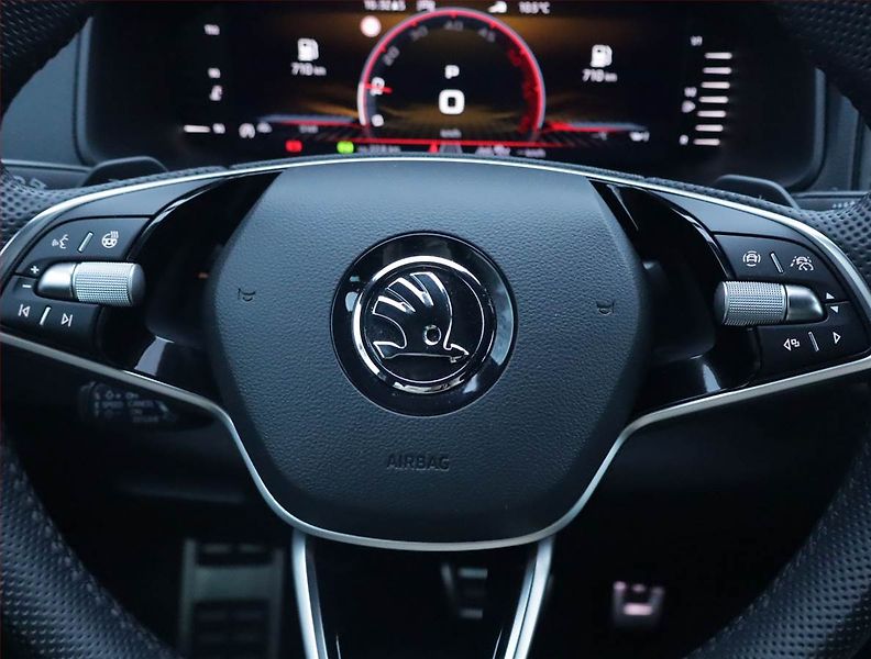 Škoda Karoq (2024) 2.0 TDI, Zár. 5 let/100000 km - fotka 17 z 24