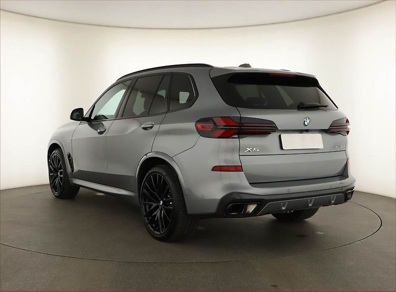 BMW X5 (2025) xDrive30d, M Paket, Vzduch - fotka 4 z 22