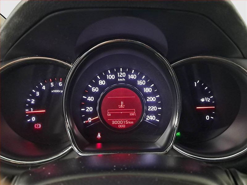 Kia Ceed (2013) 1.6 CRDi, nová STK, dobrý stav - fotka 11 z 16