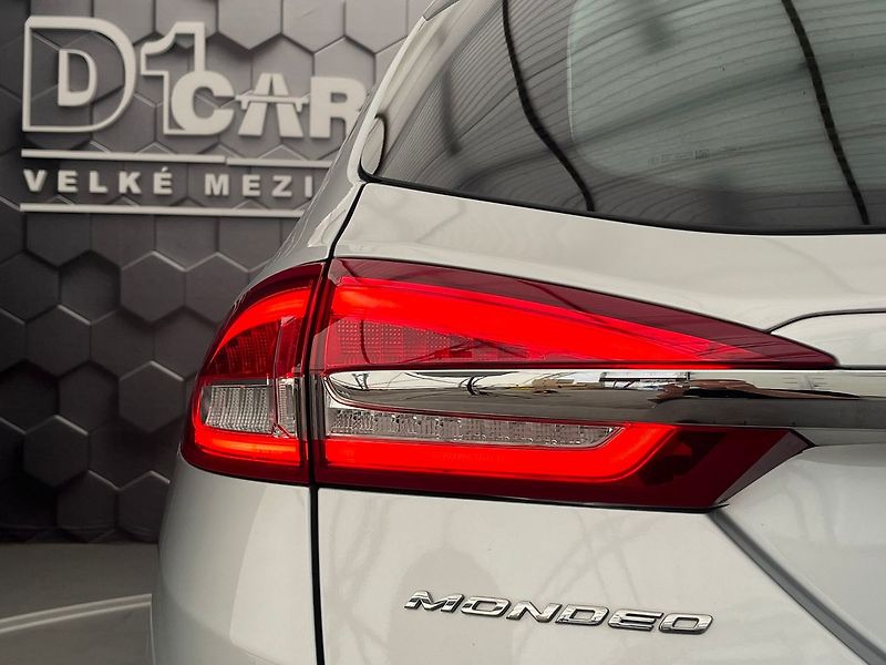 Ford Mondeo 2.0 EB Titanium manuál - fotka 47 z 69