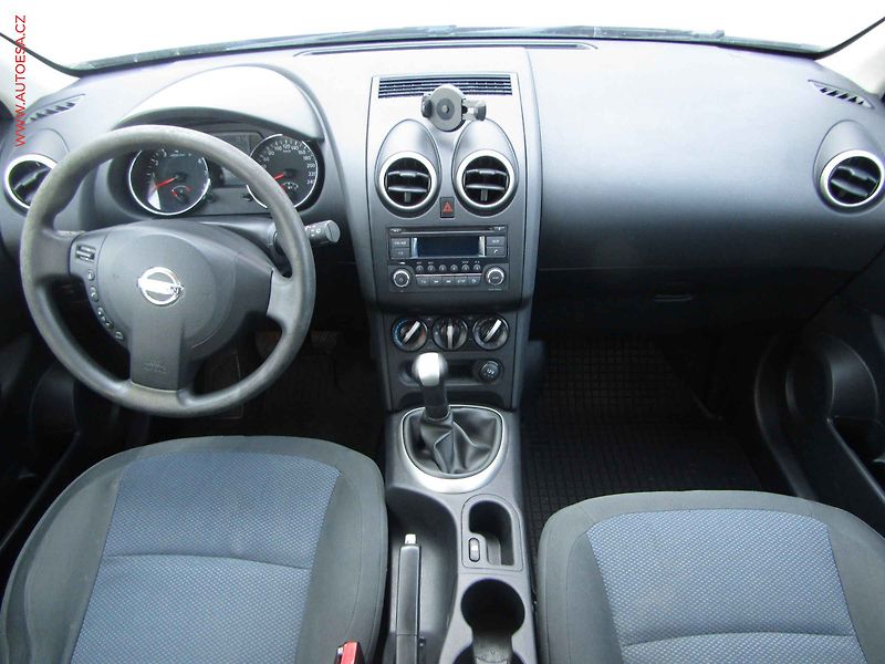 Nissan Qashqai (2013) 1.6i, 1.maj,ČR, Klima - fotka 8 z 14
