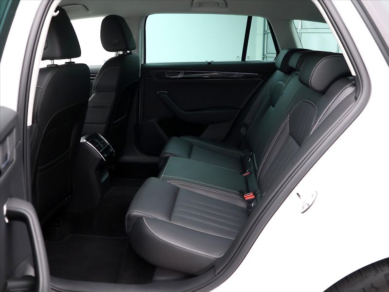 Škoda Superb 2,0 TDI 147kW DSG 4x4 L&K DPH - fotka 15 z 44