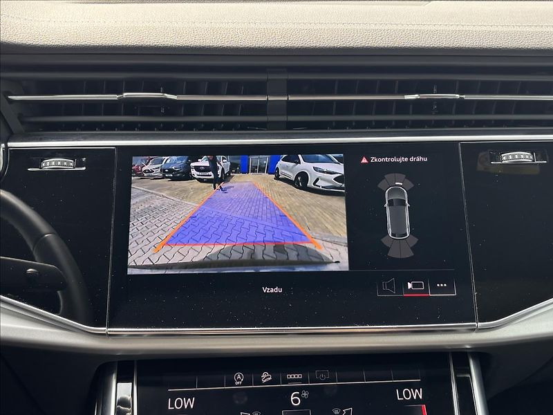 Audi Q8 3,0 TFSI V6 Quattro 250kW - fotka 26 z 34