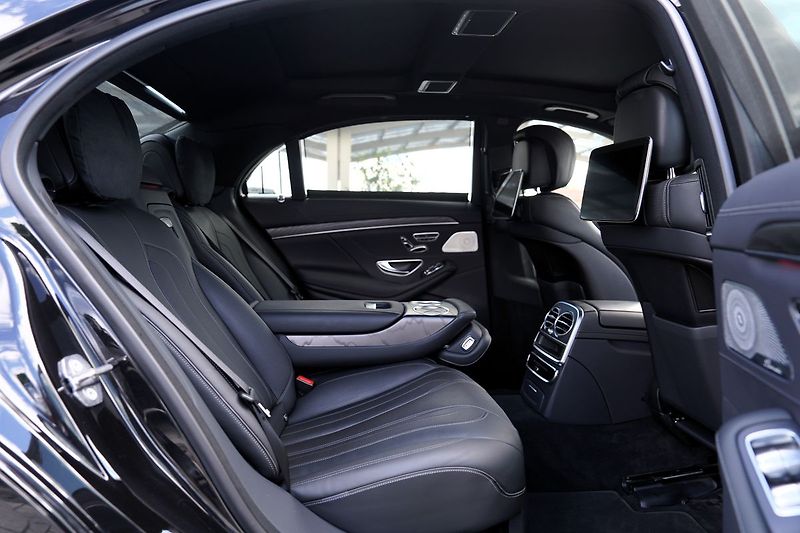 Mercedes-Benz Třídy S S560 Long 4Matic V8/470PS - fotka 28 z 34