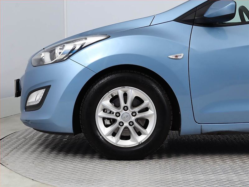 Hyundai i30 (2014) 1.6 MPI, Serv.kniha, Tempomat - fotka 12 z 15