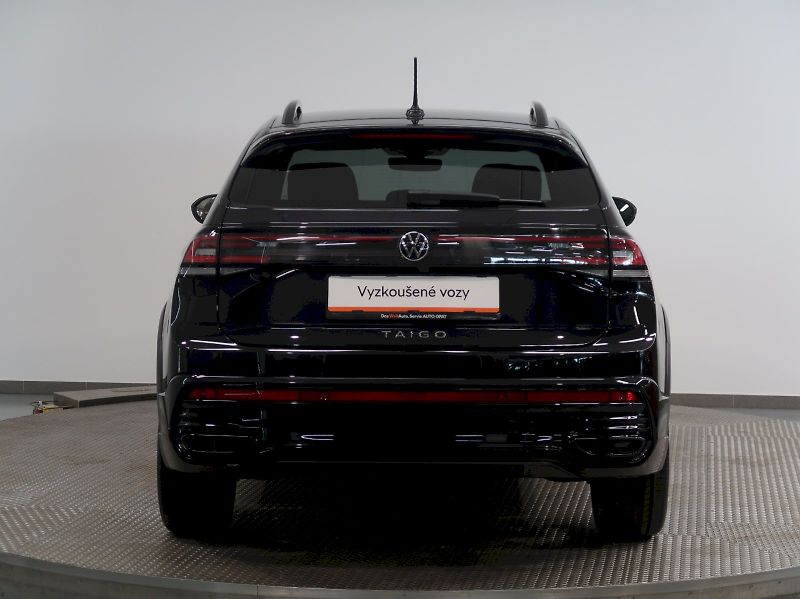 Volkswagen Taigo (2023) R-LINE 1.0TSI 81KW DSG NAVI - fotka 9 z 37