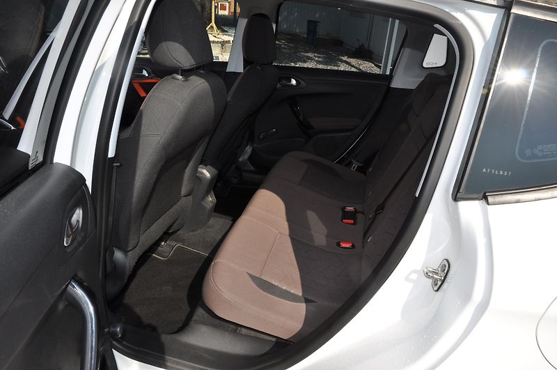 Peugeot 2008 1.6VTi 88kW - fotka 7 z 18