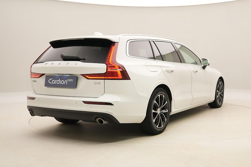 Volvo V60 D4 MOMENTUM AUT - fotka 12 z 47