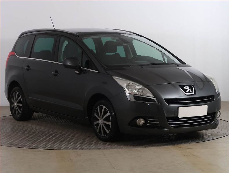 Peugeot 5008 (2013) Active 2.0 BlueHDi, 7 míst - fotka 1 z 17