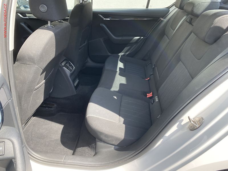 Škoda Octavia (2019) 1.6 TDi, ČR, Style, LED - fotka 10 z 17