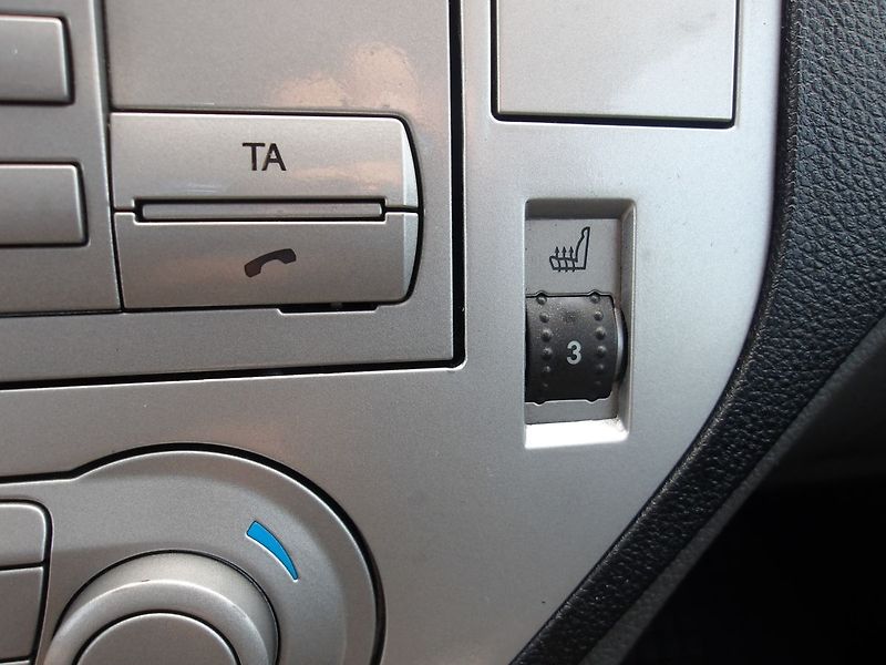 Ford Kuga 2,0TDCi 100 kW ! TITANIUM ! - fotka 21 z 29