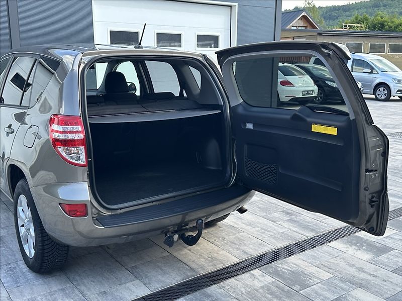 Toyota RAV4 2,0 158PS  Life A/T 4x4 - fotka 38 z 51