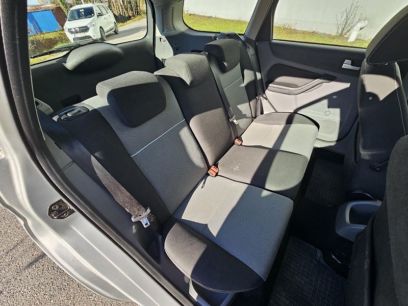 Ford Focus (2011) 1.6i, KLIMA - fotka 10 z 19