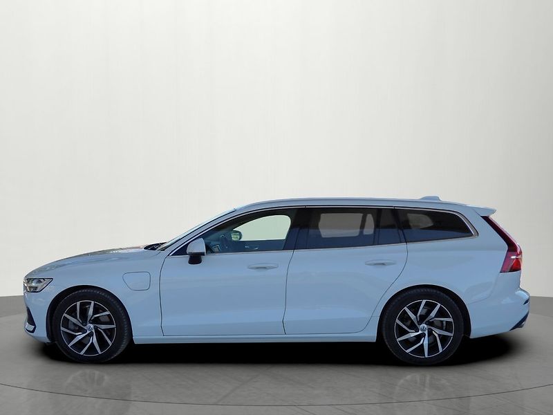 Volvo V60 2.0 T6 AWD PHEV Momentum - fotka 2 z 31