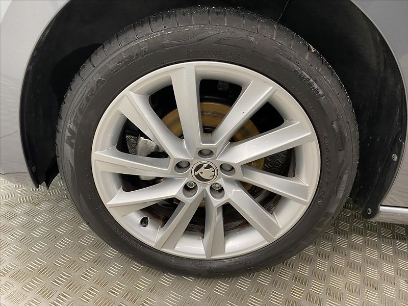 Škoda Scala 1,0 TSI 85kW Top Selection - fotka 29 z 30