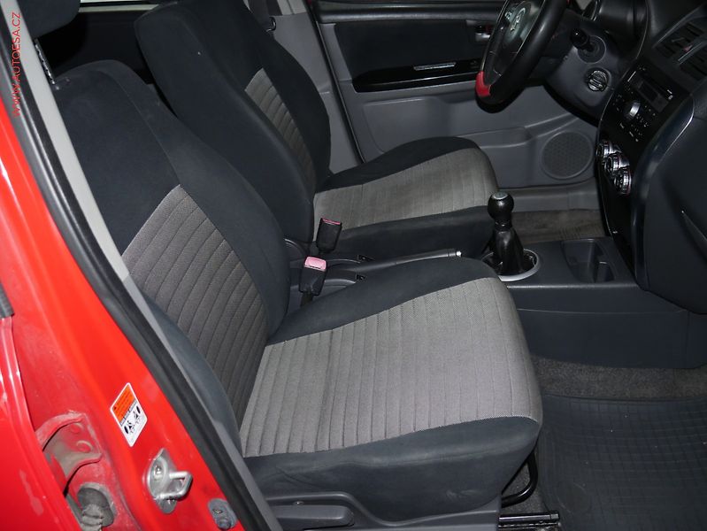 Suzuki SX4 (2009) 1.6i 4x4, ČR, AC, TZ, park - fotka 12 z 20
