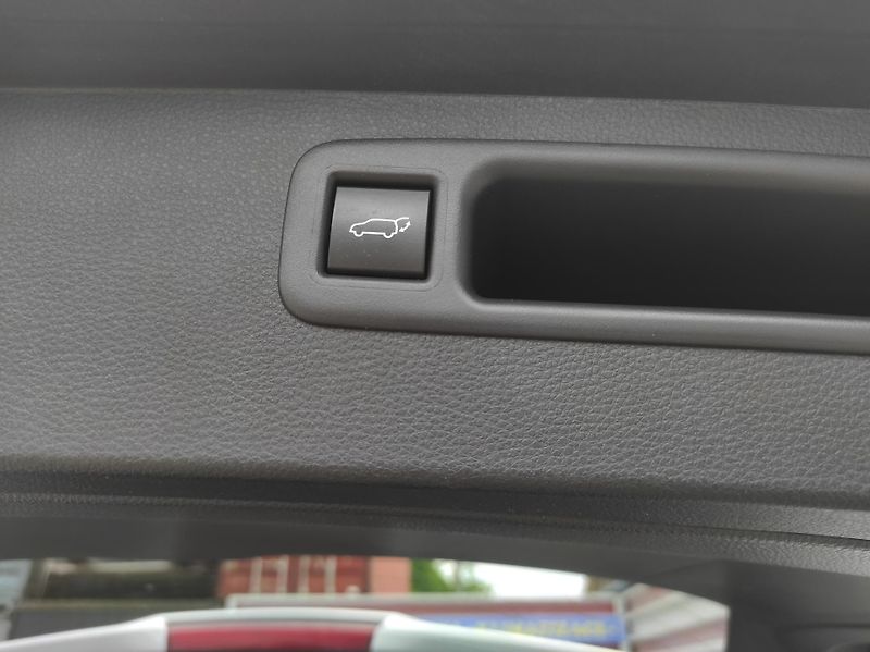 Toyota Highlander 2.5e-CVT HEV 7míst, AWD - fotka 47 z 59