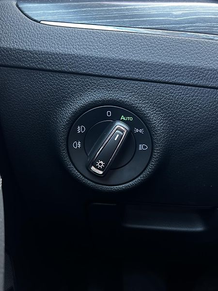 Škoda Superb 1.5TSI DSG Style 1.Maj DPH TZ - fotka 22 z 26