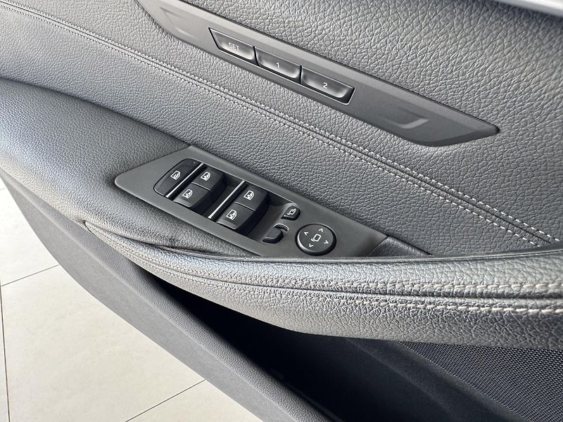 BMW Řada 5 530i xDrive*360Kam*KeyLess*TOP - fotka 37 z 45