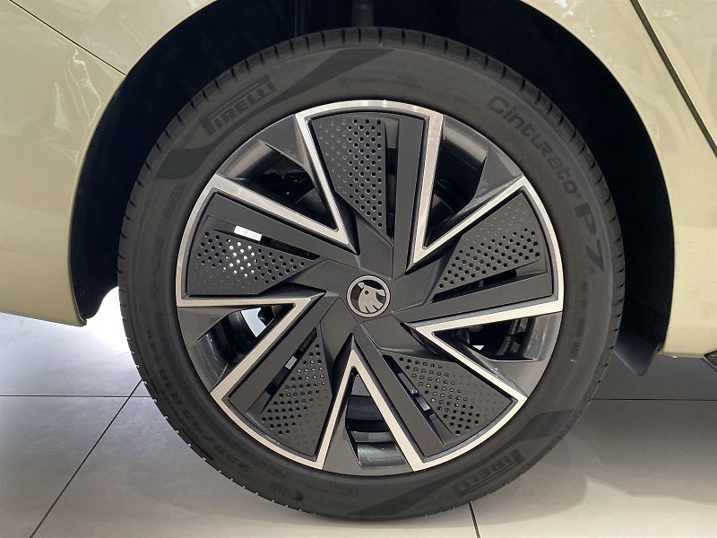 Škoda Superb (2026) Combi 2,0 TDI 110 kW DSG Sport - fotka 19 z 25