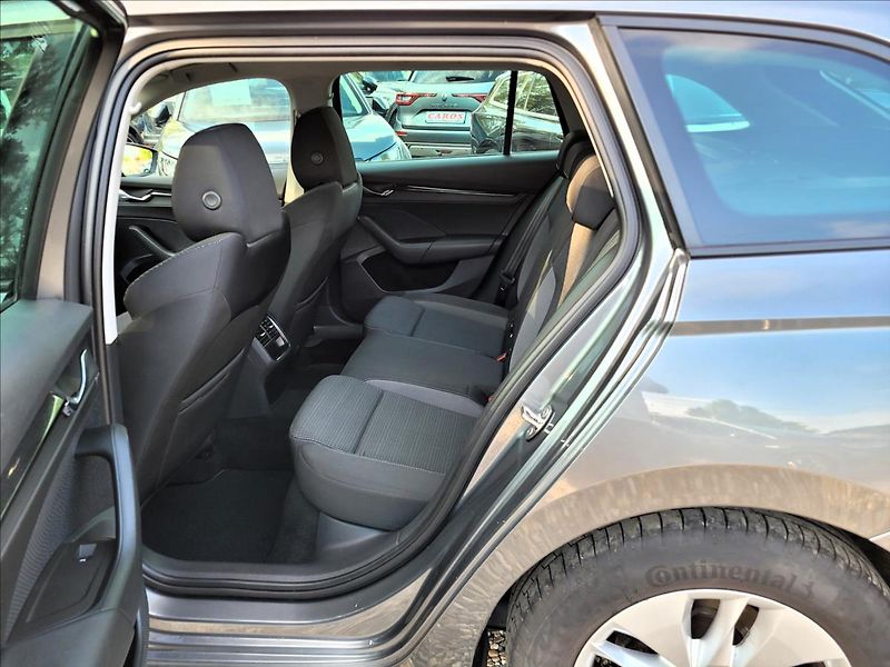 Škoda Octavia 1,0 TSI,NAVI,LED,VIRTUAL,KEYLE - fotka 14 z 50