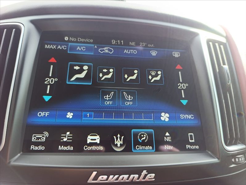 Maserati Levante 3,0 V6 Q4 Kůže,Kamera,Bi-xenon - fotka 33 z 40