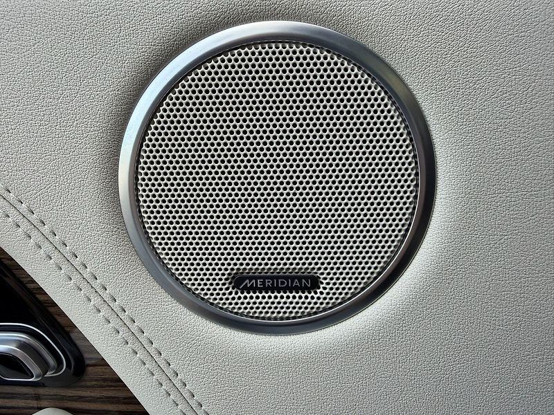 Land Rover Range Rover 4.4 SDV8 VOGUE, PANORAMA, VZDU - fotka 26 z 32