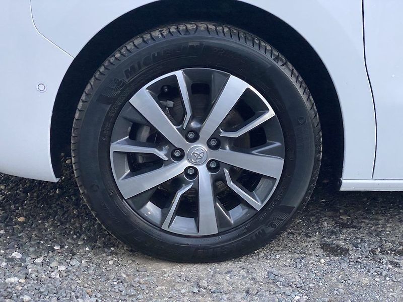 Toyota ProAce Verso 2.0D, ČR, Bus.Comfort, L1, DPH - fotka 9 z 26