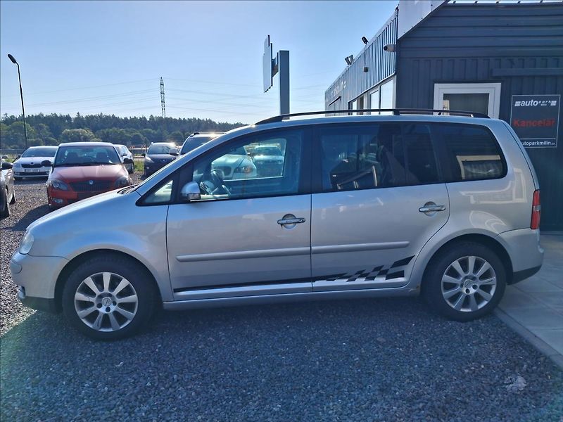 Volkswagen Touran 2,0 TDi, 7 míst, TZ - fotka 4 z 15