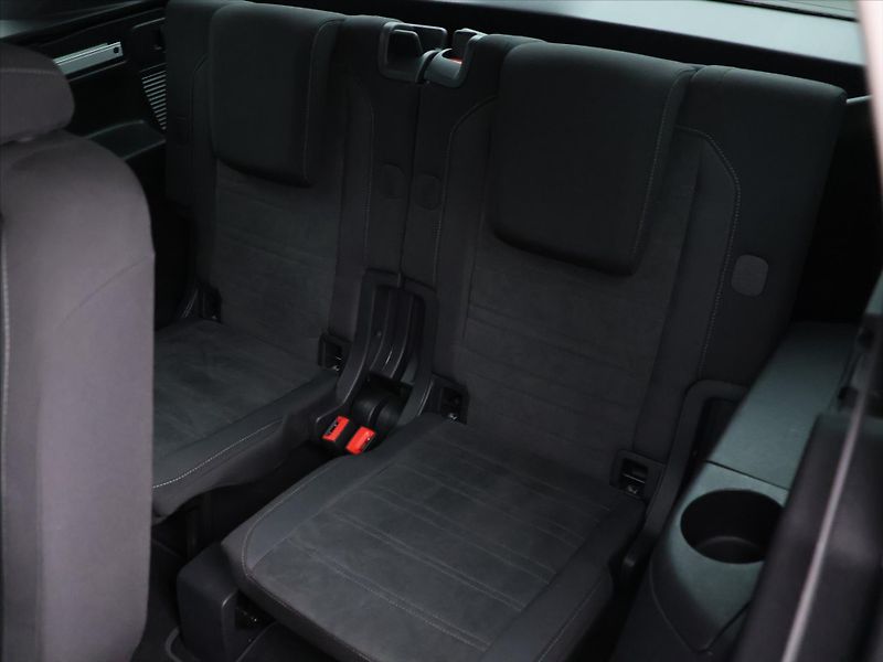 Volkswagen Touran 1,5 TSI EVO 110kW HighLline - fotka 16 z 34
