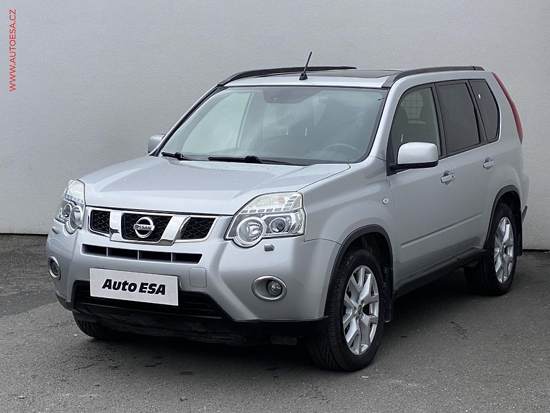 Nissan X-Trail (2011) 2.0 dCi 4x4, AT, xenon - fotka 3 z 17