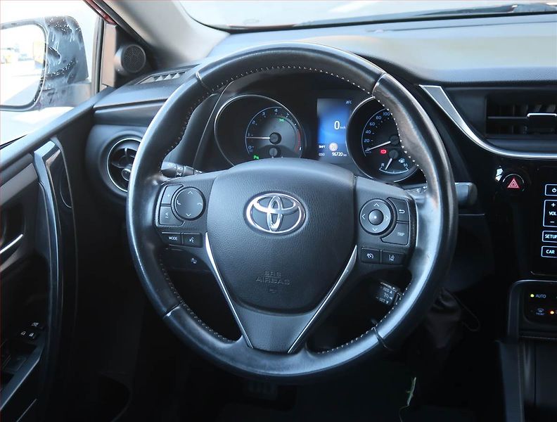 Toyota Auris (2018) 1.6 Valvematic, Tempomat - fotka 16 z 21