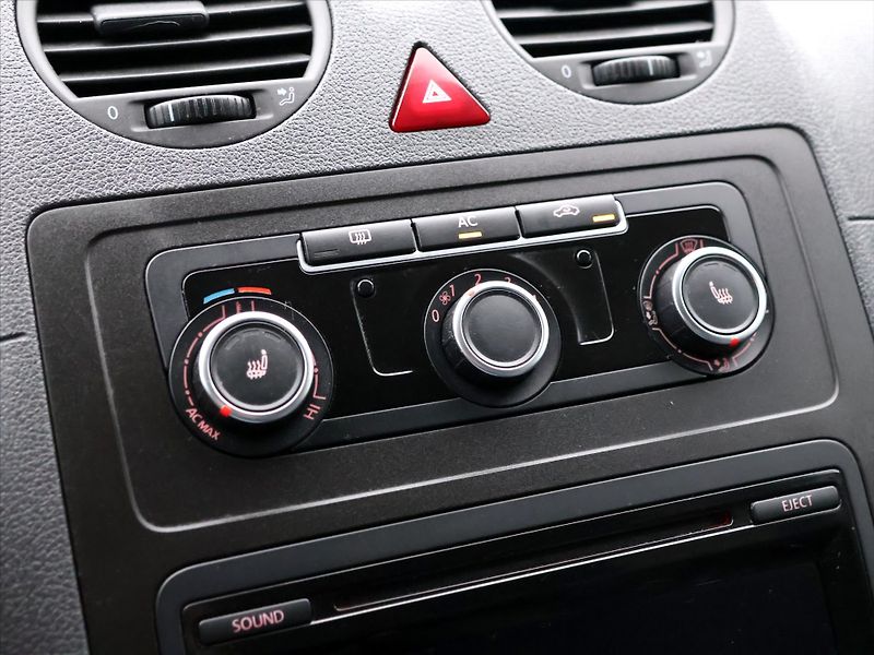 Volkswagen Caddy 1,6 TDI 75kW DSG Tažné Serv.Kn - fotka 22 z 34