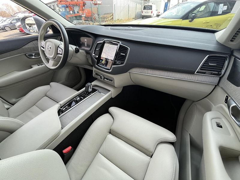 Volvo XC90 B5 (nafta) AWD PLUS BRIGHT *7M - fotka 16 z 42