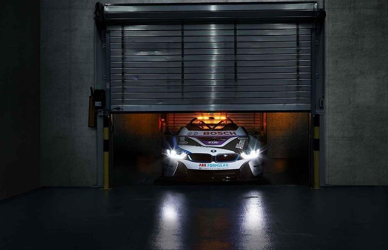 BMW představilo BMW i8 Roadster v provedení speedster