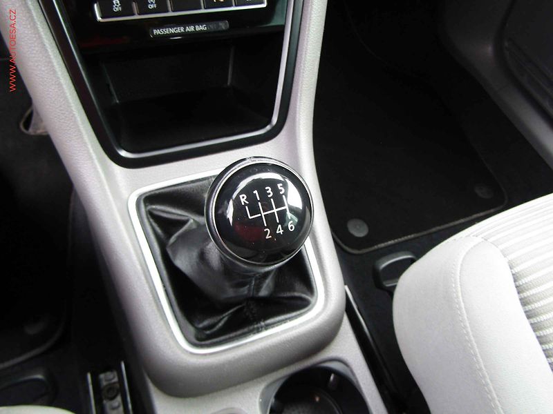Seat Alhambra (2013) 2.0 TDi 7míst, servis.kniha - fotka 18 z 21