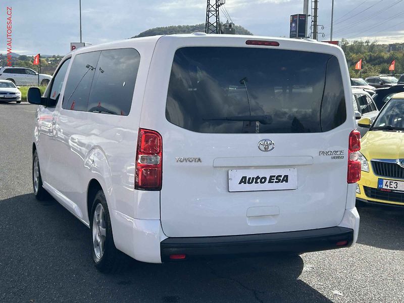 Toyota ProAce Verso (2019) 2.0D-4D L3 9míst, 110kW, AC - fotka 6 z 17