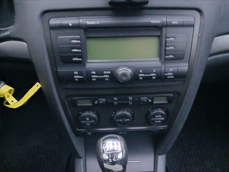 Škoda Octavia 1,9 TDI 77 Kw KOMBI, TAŽNÉ - fotka 13 z 17