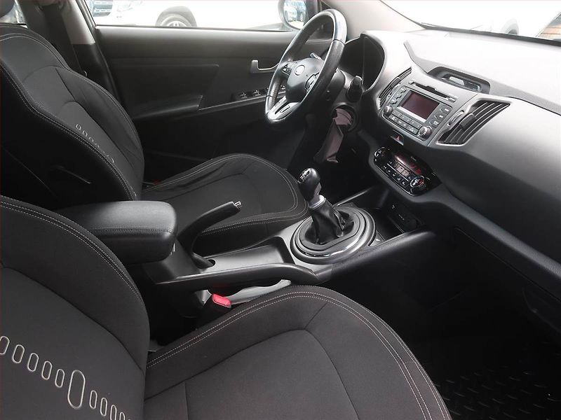 Kia Sportage (2012) Gold 1.7 CRDi, Serv.kniha - fotka 9 z 17