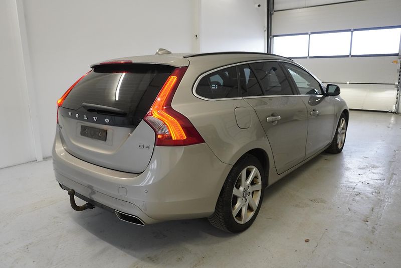 Volvo V60 D4 AUTOMAT - fotka 5 z 29